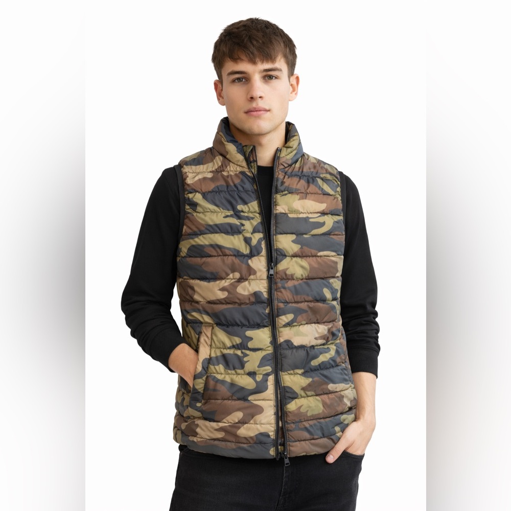 Aeropostale Camo Print Quilted Vest